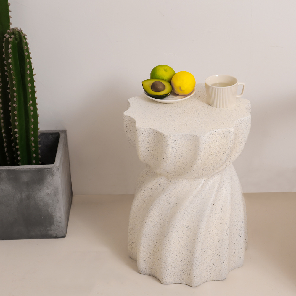 Mesa auxiliar de diseño nórdico B & B pequeña mesa redonda creativa pequeña mesa de café ins Net Red Cream estilo sofá mesa auxiliar