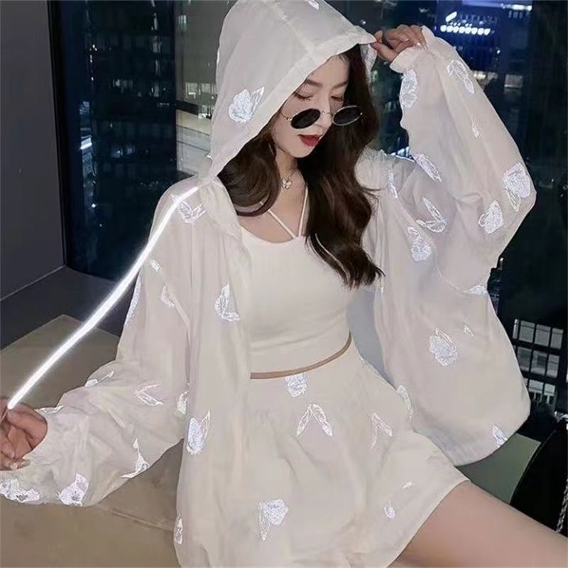 Travel Outfits in Sanya: Super Fairy-Like Clothes for Beach Photoshoots, Wang Hong Petite Sporty Casual Sun-Protection Vacation Set for Women Travel Outfits in Sanya: Super Fairy-Like Clothes for Beach Photoshoots, Wang Hong Petite Sporty Casual Sun-Protection Vacation Set for Women