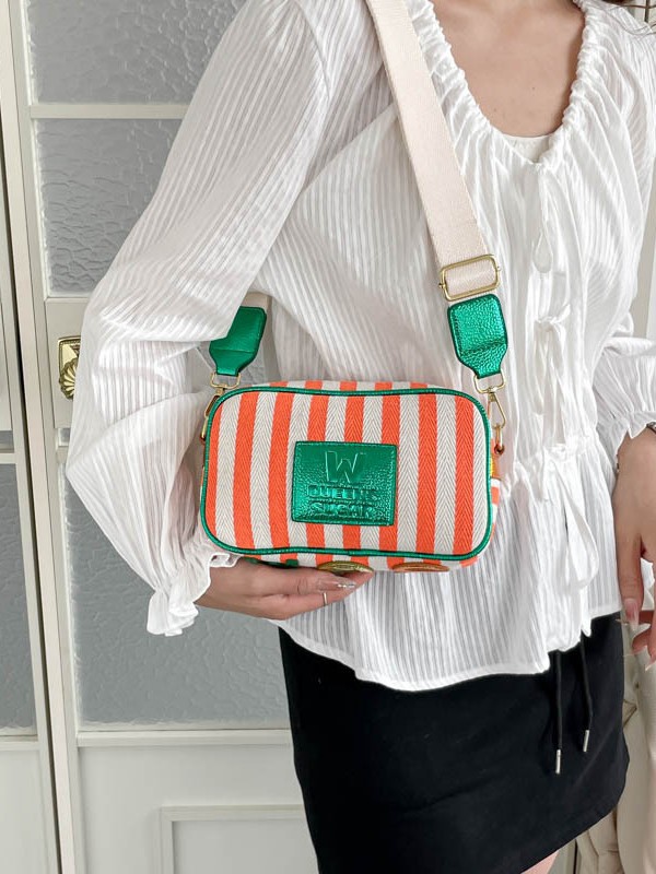 2026 nuevo fresco bolso de verano ancho cinturón de hombro mochila de hombro de vacaciones de mujeres bolso de cámara a rayas