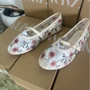 ZAR�ļ���ƷŮЬ �װ�ɫ�W���̽�����A�^�\��һ�ֿ�ƽ�װ���Ь