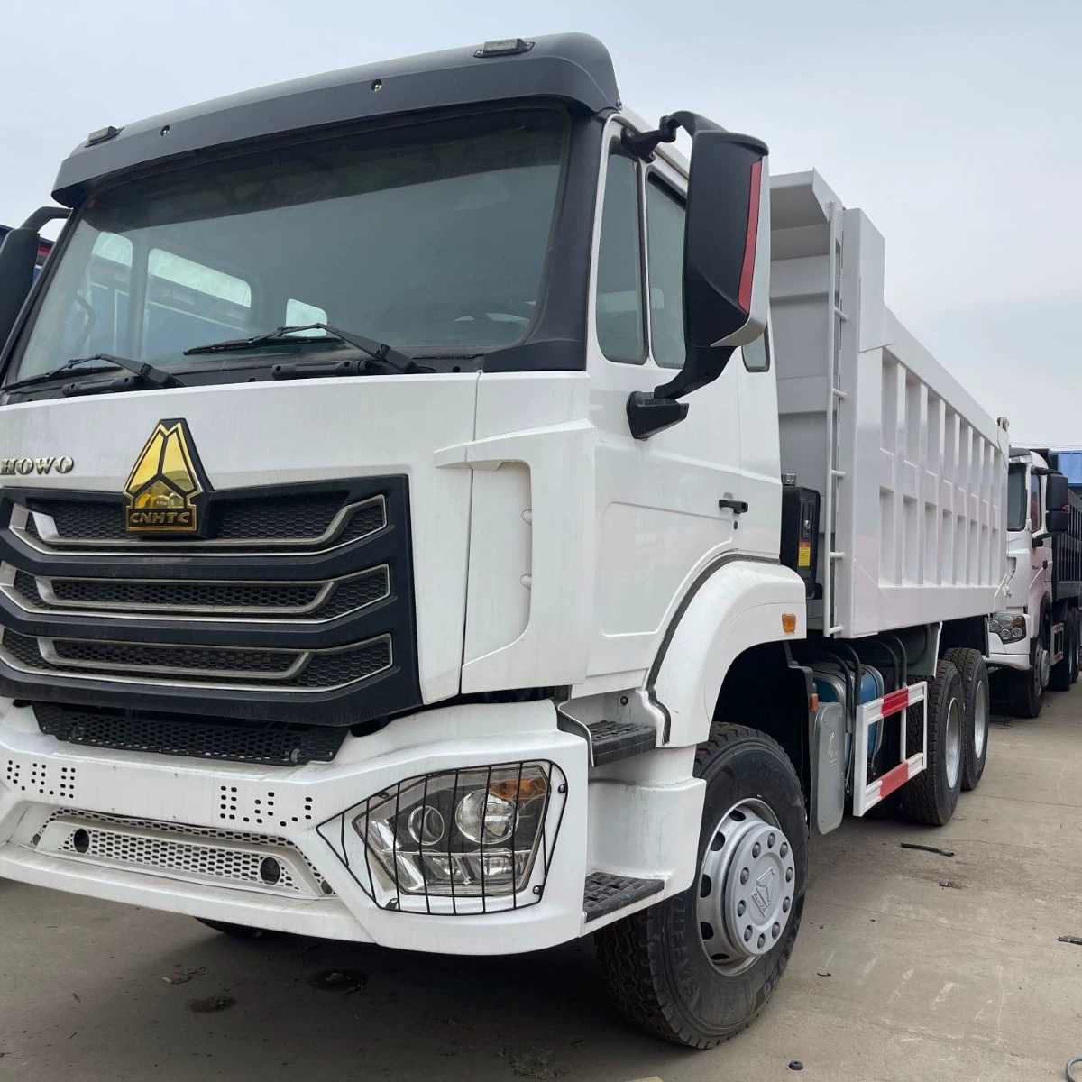 Экспортный б/у самосвал HOWO 6×4, инженерный автомобиль с задним откидным самосвалом, горный самосвал DeLong.