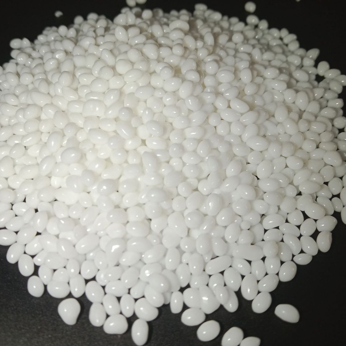 铝塑管热熔胶粒耐低温性能优异白色聚酯PES热熔胶粒