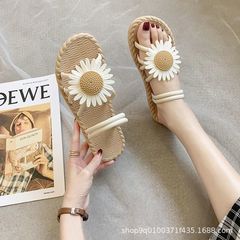 Summer Daisy Soft Sole Shoes for Women, Summer Outwear, Versatile Roman Style, Thick Sole Beach Slippers for Women, Anti-Slip and Durable