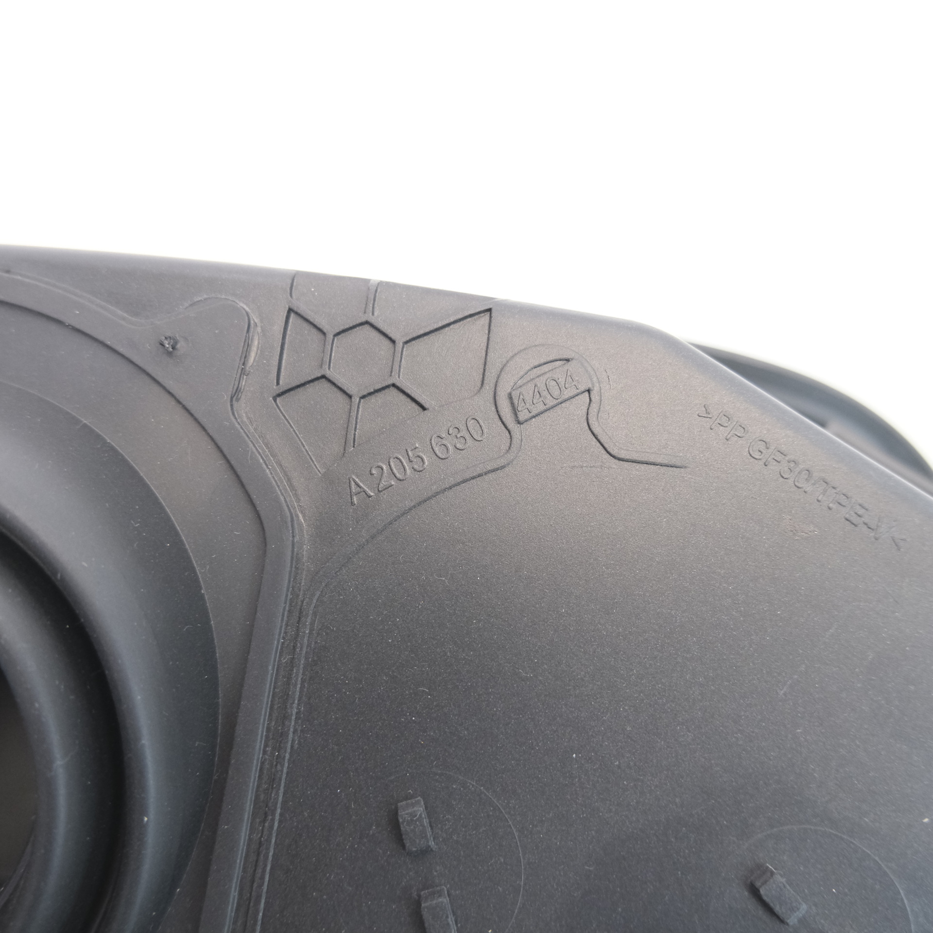 Suitable for 15-21 Mercedes-Benz C- Class W205 fuel tank outer cover fuel tank port cover small door assembly A2056303204