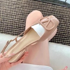 蘇銀銀と同じスタイルのデルプリンセス、スクエアトゥ、Vバックル、漆皮、オープントゥ、フラットサンダル、レディースシューズ、漆皮婦人靴