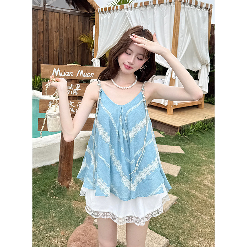 夏の新しい女性の V ネック サスペンダー シャツ、刺繍入りシフォン シャツ、女性の美しさのデザイン、ハイエンドの美しさ、クールな感触|undefined