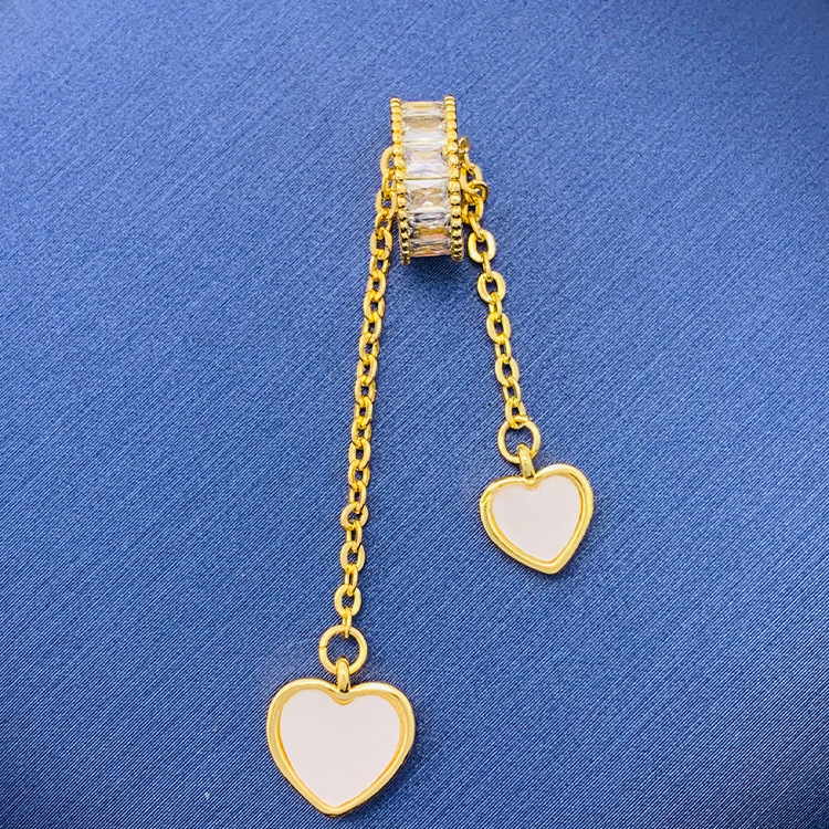 百種類のペンダントは心のままにファッションの経典を配合します。カップルの美しいペンダントは親友のアクセサリーを送ります。