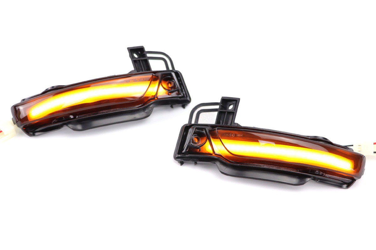 Suitable for Jeep Grand Cherokee 11-20 Reversing Mirror Side Light Yellow Light Flowing Rearview Mirror Turn Signal Light
