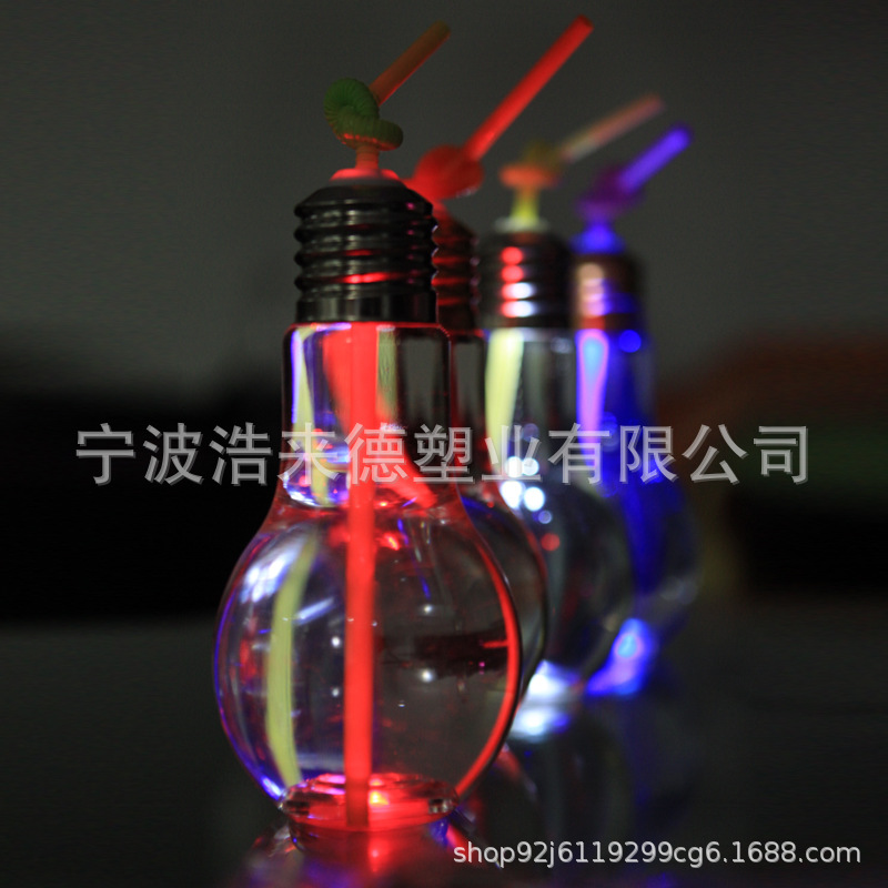 Vasos de plástico PET al por mayor con iluminación LED de tres colores, botellas de plástico creativas y lindas para jugo, bebidas, leche y té.