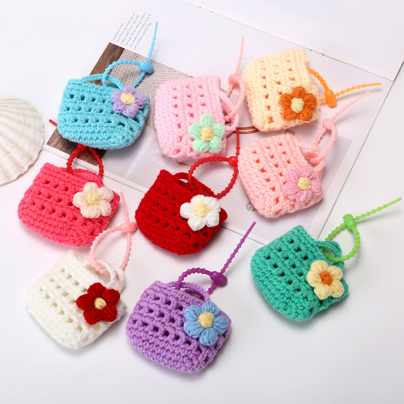 Productos de tejido acabados pequeños auriculares de flores bolsos colgantes lindos ganchos hechos a mano cestas de flores bolsas de flores accesorios de decoración joyas