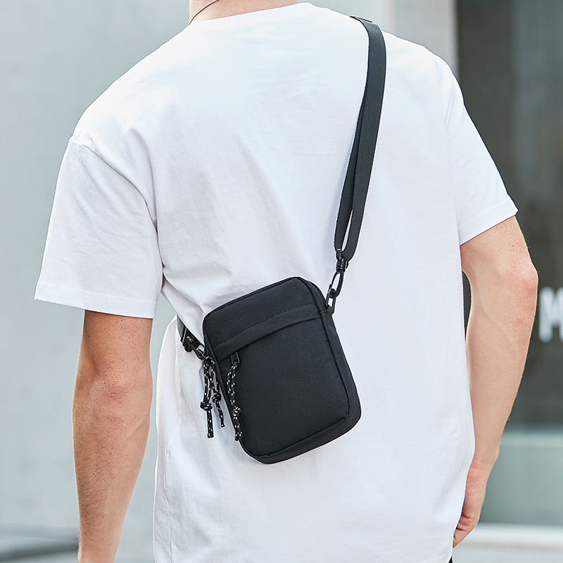 Bolso pequeño para hombre bolso de hombro para hombre bolso de hombro pequeño oblicuo mini bolso colgante casual simple marca de moda mochila pequeña ligera