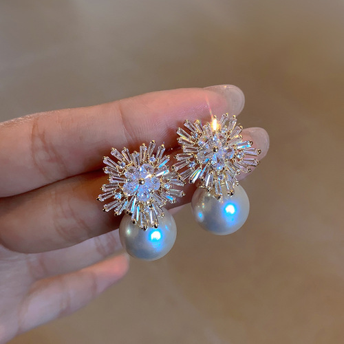 Attractive and high-end snowflake zircon pearl earrings S925 silver needle super flash temperament light luxury earrings for women 33396