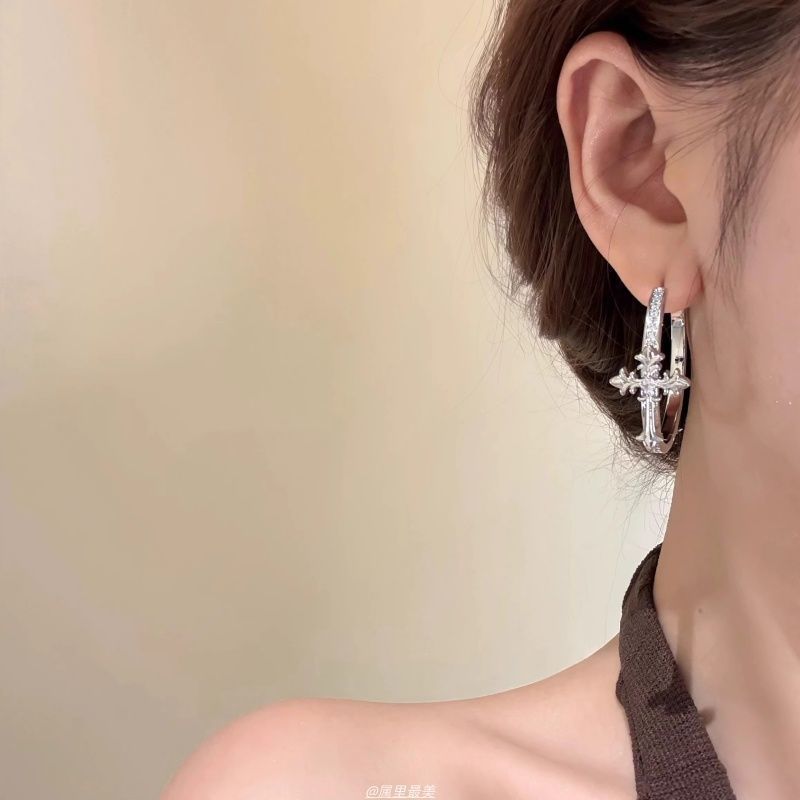 曼谷辣妹 甜酷风银色十字架大耳圈女小众设计高级感素圈耳环耳饰|undefined