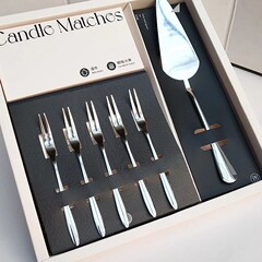 誕生日ケーキカトラリーステンレス鋼使い捨て厚みのあるプレート食器セブンインワンキャンドルハットギフトボックスセット高