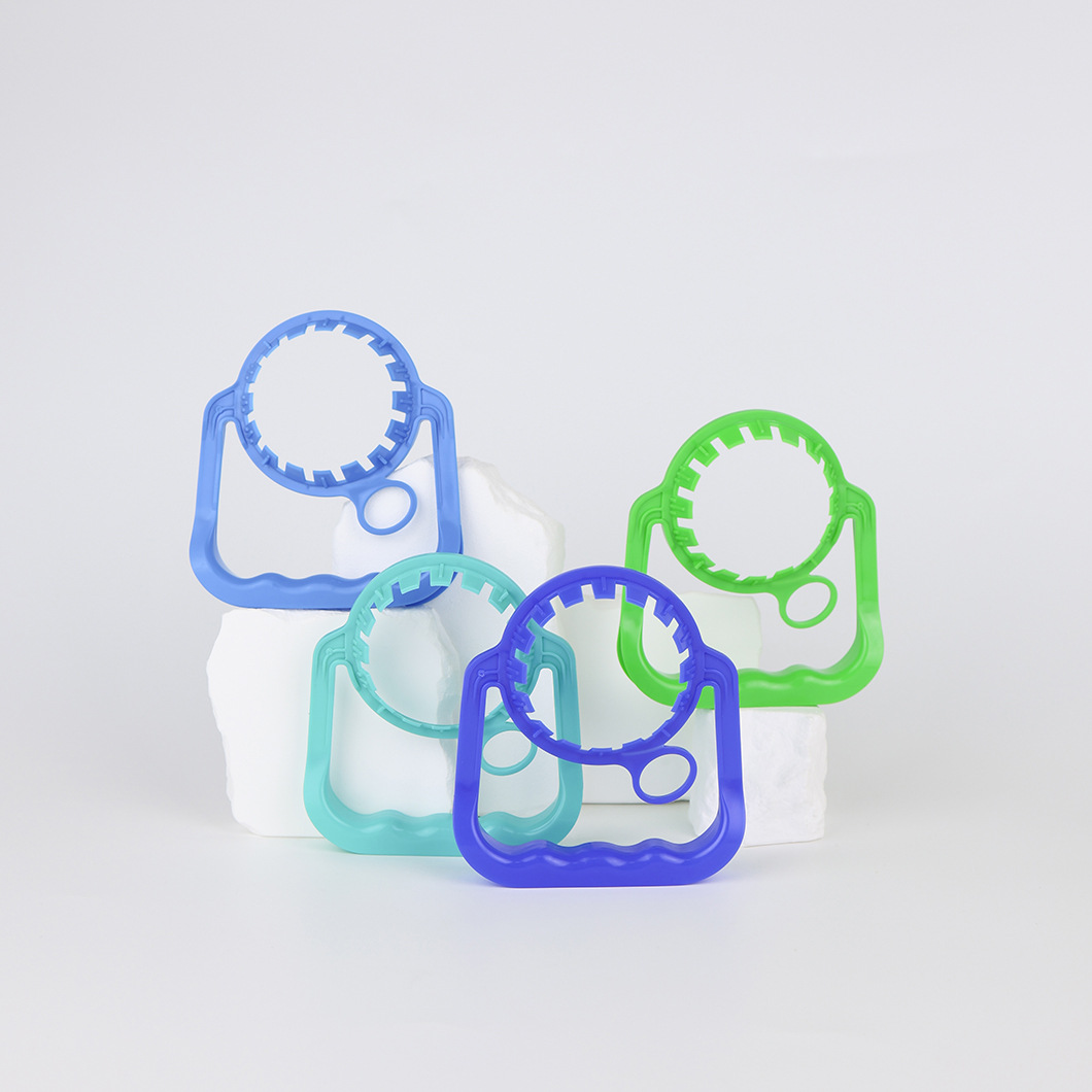 Proveedores al por mayor 55 calibre PE manillas de agua mineral manillas de agua potable desechables manillas de plástico