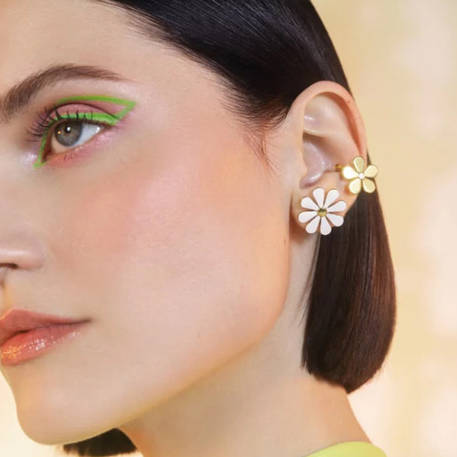 Euramerican Cross-border Summer 18k Gold Stainless Steel Eight-Petal Daisy White Oil Drip Earrings Decorative Accessories