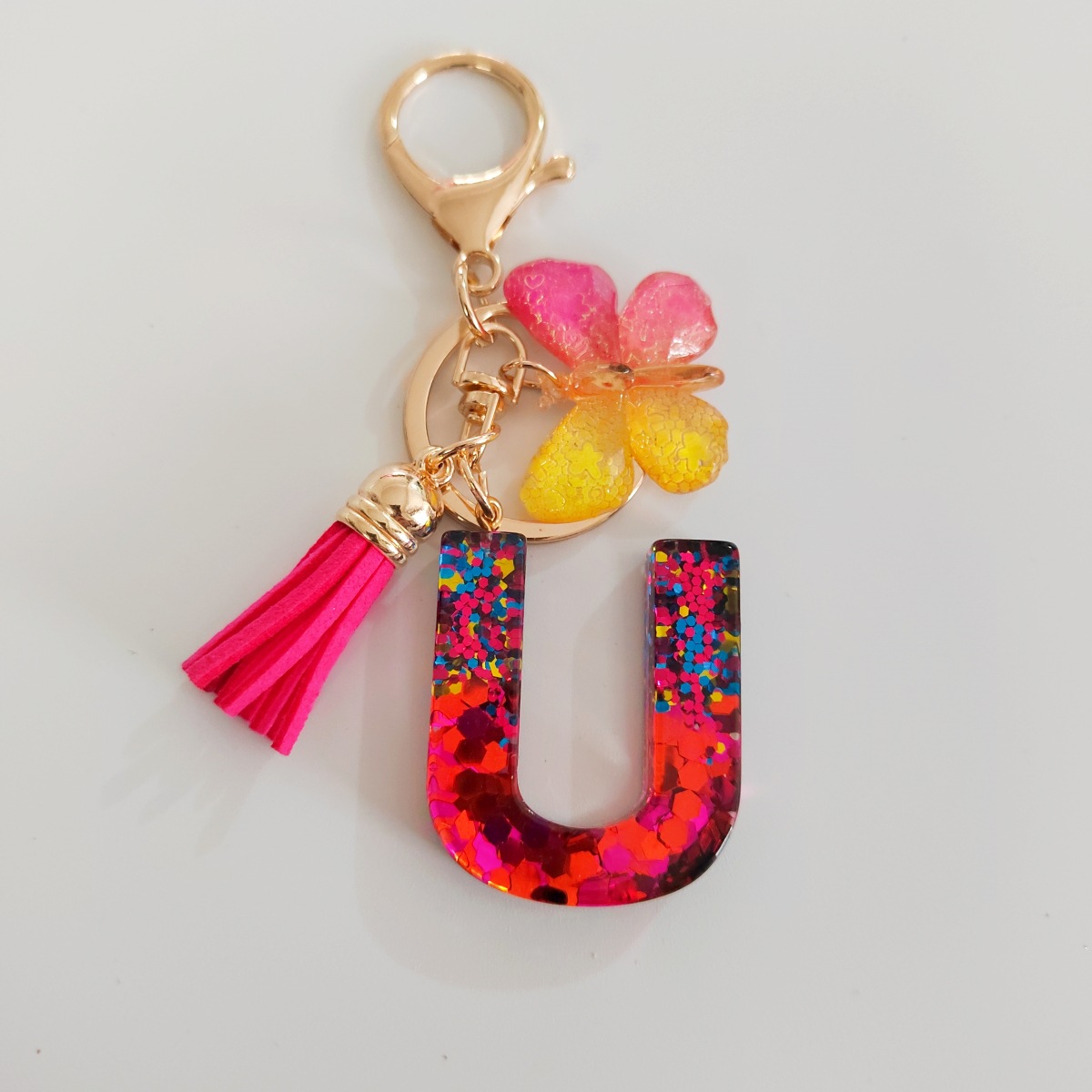 Ventas transfronterizas calientes de letras inglesas de color mixto colgante de llavero colgante de mariposa fringe de resina de llavero colgante de joyería