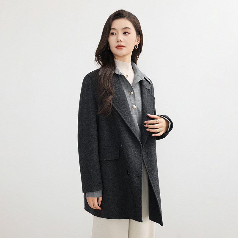 회색