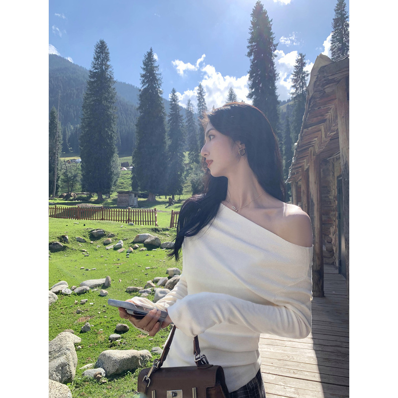 MULVAN 红色斜肩针织衫女高级设计感小众气质修身一字肩长袖上衣|undefined