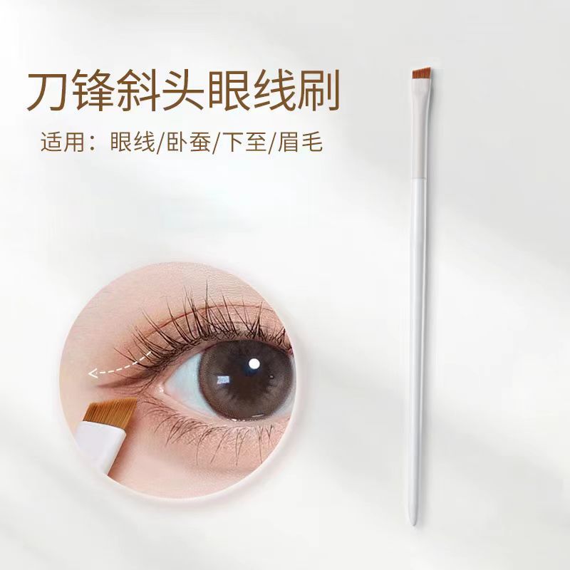 Cloud porcelain eyeliner brush