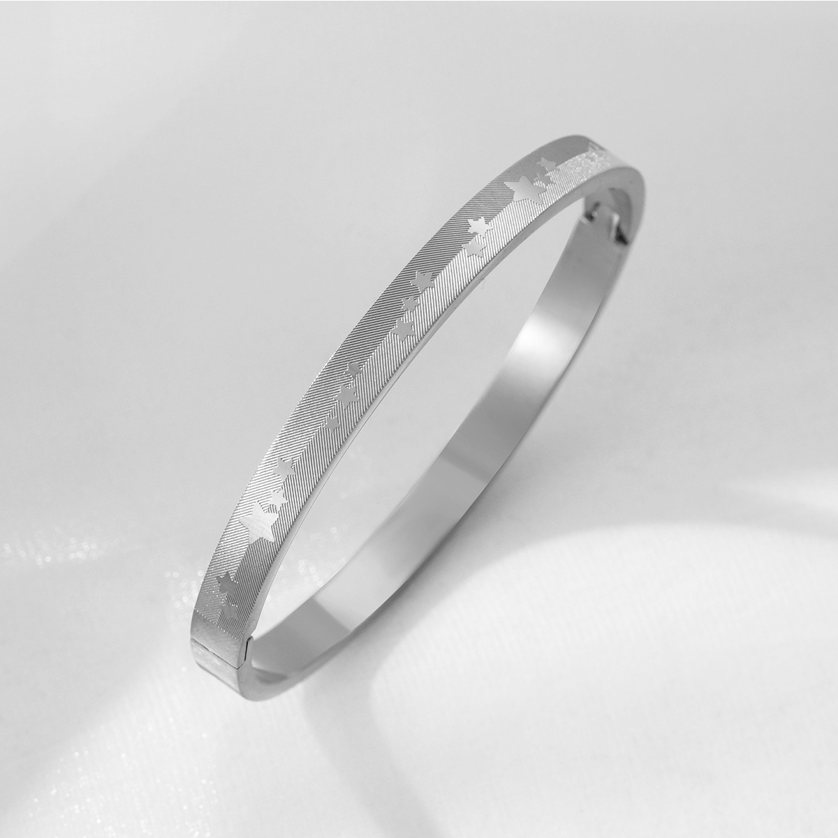 25g Weight Bangle Classification Titanium Steel Chain Material 1 Piece Quantity Holiday, Daily Occasion Titanium Steel Material Star Pattern Women's Gender Plating Design Basic, Classic Style Style Basic Classic Style Star Titanium Steel Bangle In Bulk 3