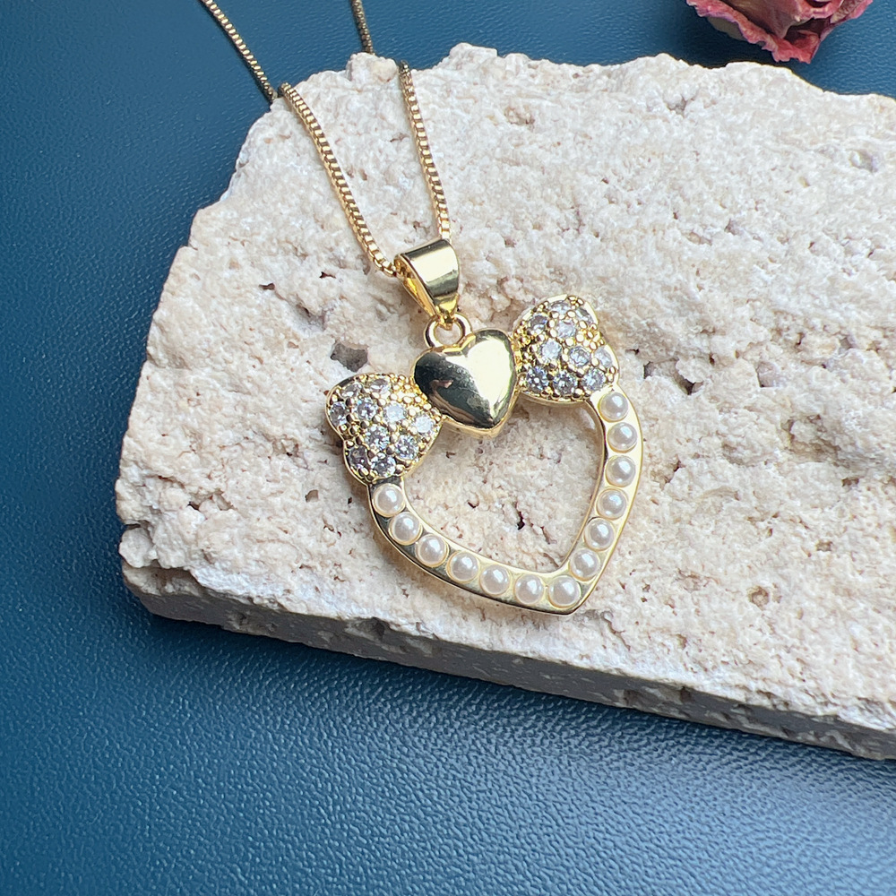 Holiday, Shopping Occasion Simple Style Geometric Heart Shape Lock Copper Artificial Pearls Zircon Pendant Necklace In Bulk