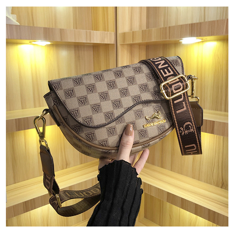 Women's Shoulder Bag Retro Printed Saddle Crossbody Bag Stylish_voghion.com