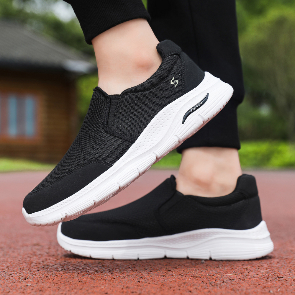 Papá zapatos nuevos zapatos ligeros transpirables diarios al aire libre zapatos al por mayor un pedazo de zapatos deportivos de mediana edad para hombres