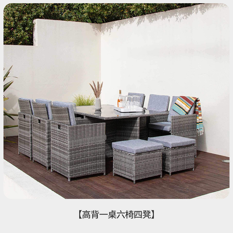 Una mesa, seis sillas y cuatro pedal (modelo de espalda alta)