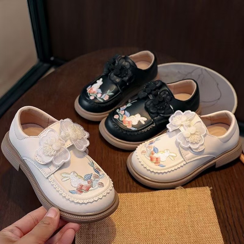 Zapatos de cuero para niñas estilo nacional bordado zapatos princesa 2026 primavera y otoño nuevos zapatos para niñas Hanfu zapatos para bebés con suela suave image 3