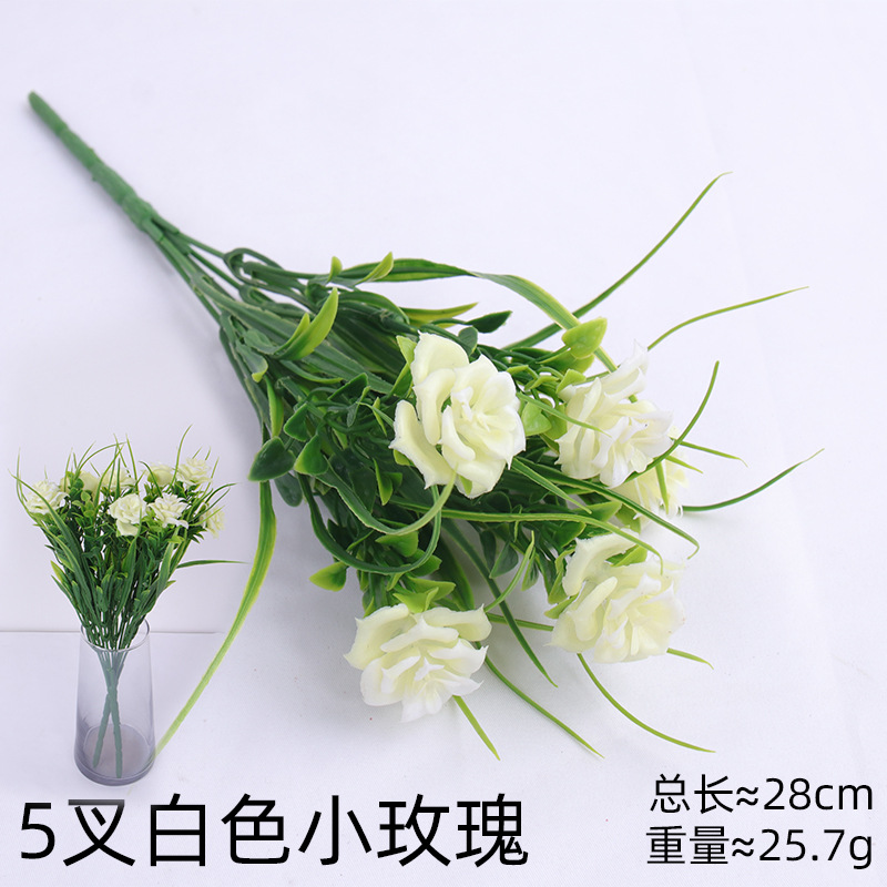 Simulación de plantas verdes flores falsas mano