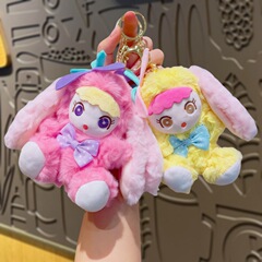赤い精霊のウサギのぬいぐるみのペンダントが可愛いです。