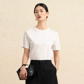 女式毛呢外套;休闲裤;女式衬衫