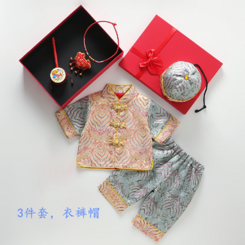 바구니색 반팔 쓰리피스 슈트, 바지, 모자