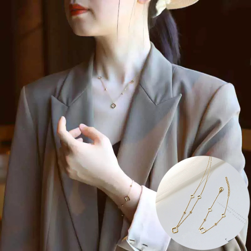 Cuatro hojas de hierba hueco collar de mujer 18k oro chapado con cuentas de diseño sofisticado personalidad de alta calidad cadena de clavícula roja no se desvanece
