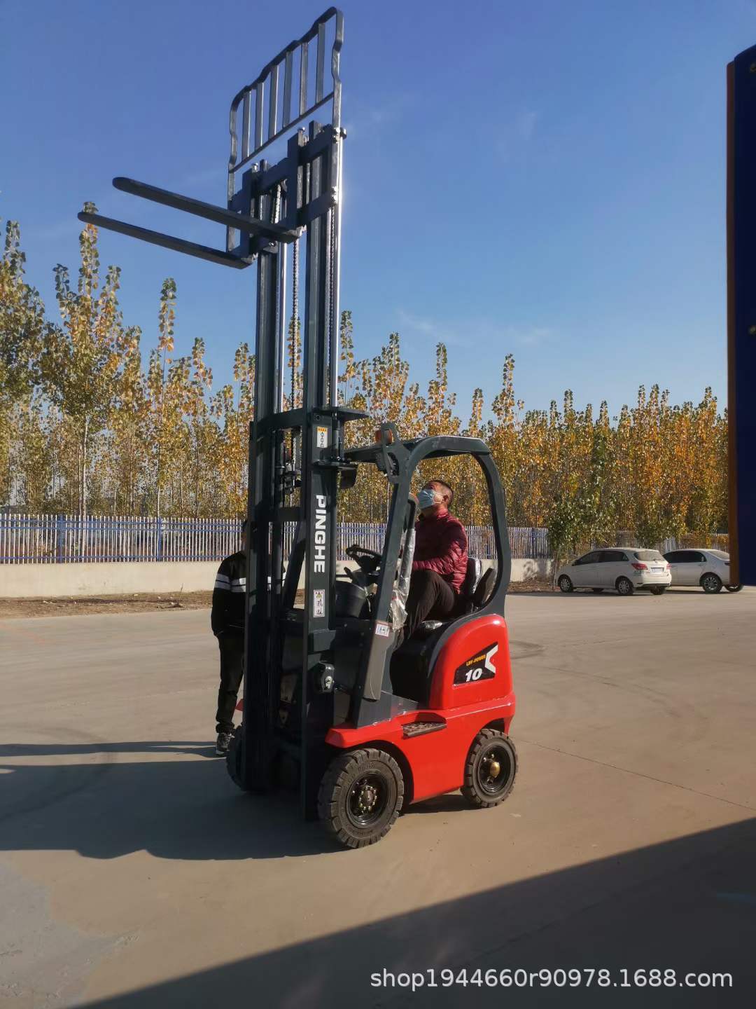 1吨超短轴距座驾式叉车 仓储厂区座驾叉车 外形小巧 使用方便