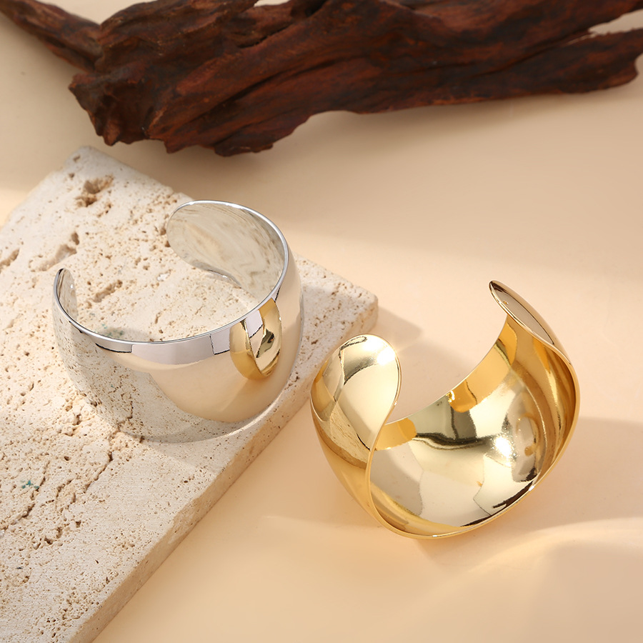 Versión coreana transfronteriza de la pulsera regordeta curva de viento de nicho pulsera brillante de moda de alto nivel pulsera exagerada femenina al por mayor