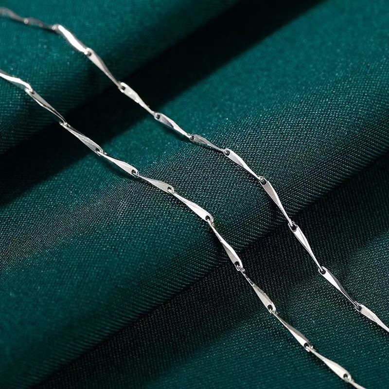 Collar de plata de ley S925 para mujer, cadena cruzada, cadena tipo caja, cadena de ondas de agua, cadena sencilla, cadena cielo estrellado, cadena de clavícula versátil de lujo ligero con broche.