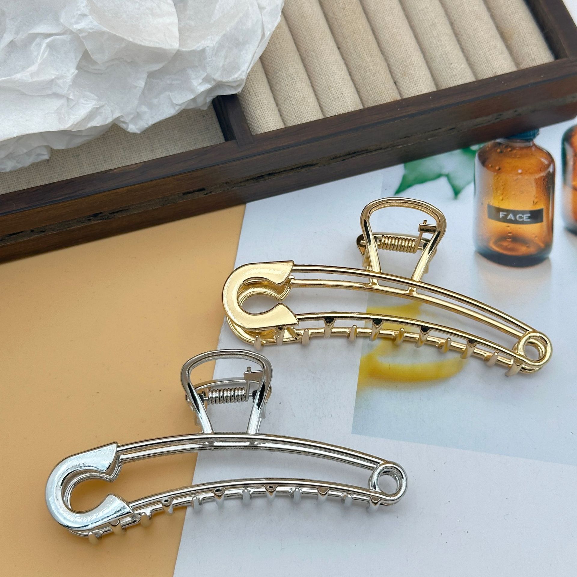 33g Weight Hair Claws Hair Accessories Type 1 Piece Quantity Holiday, Daily Occasion Zinc alloy Material Solid Color Pattern All Seasons Season Women's Gender Plating Design Vacation, Classic Style Style Vacation Classic Style Women's Solid Color Zinc Alloy Plating Hair Claws 2