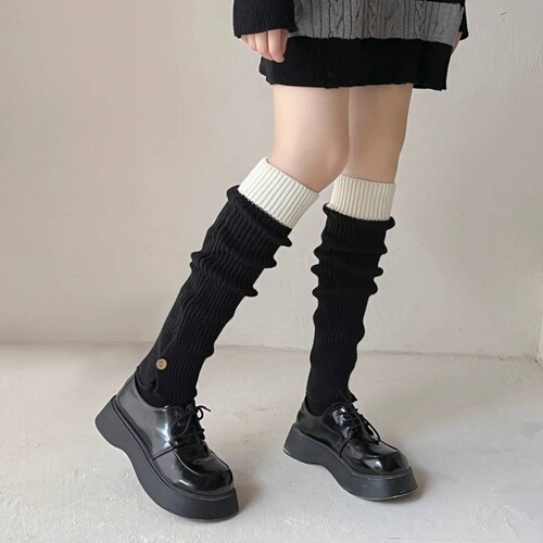Autumn and winter calf socks leg covers hot girl pile socks female JK wholesale knitted warm retro black and white color matching buttons