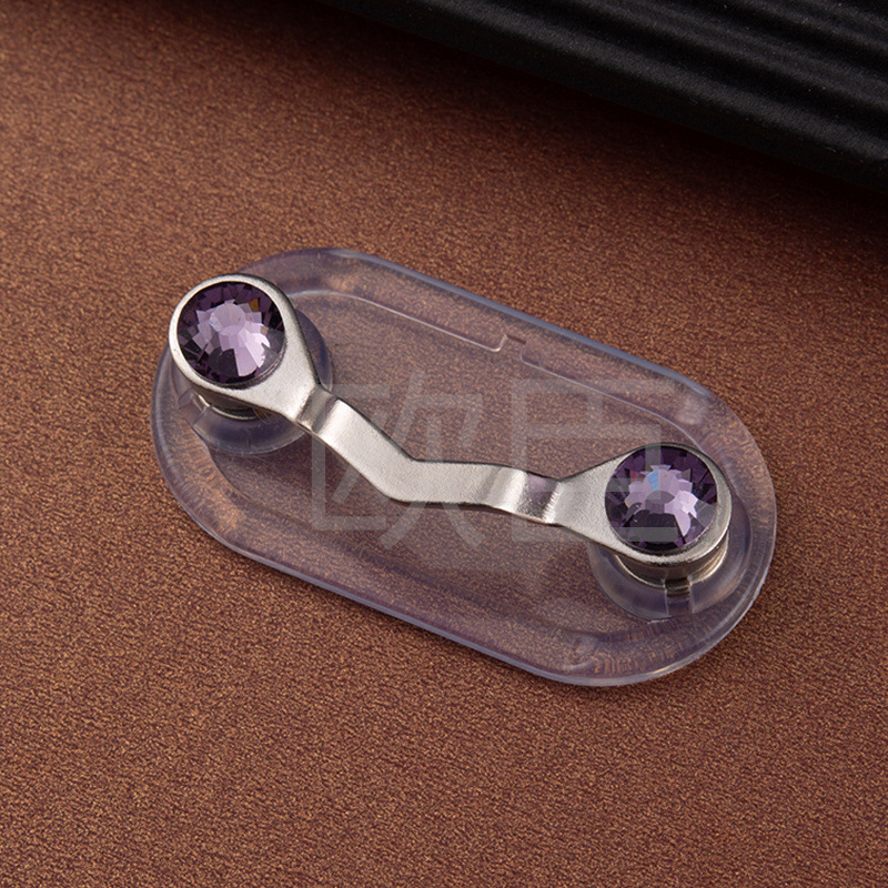 クロスボーダー爆型磁気眼鏡スタンド磁気吸引v型ブローチ工番札棚クリエイティブ磁気服イヤホンクリップ