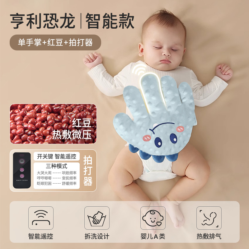 Bebé acariciando el sueño, tranquilizando las palmas, persuadiendo al bebé para que duerma, el bebé se acuesta, persuade al bebé para que se duerma y duerma, bofetada en febrero