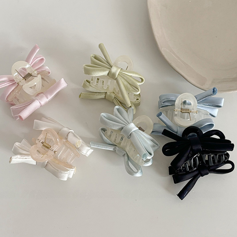 Strik haarclip in ballet stijl voor pony en haarstyling_voghion.com