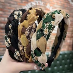 新型の大きい顔の広い辺は顔の小さいレトロな麻の花のスポンジの女性のカチューシャの外出の髪飾りの髪飾りのアクセサリーを現します。