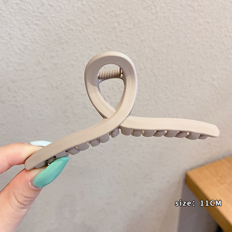 Otoño y invierno simple café de leche tiburón clip de cabello más agarrar clip de alta sensación detrás de la cabeza cabello adorno de cabello coreano agarrar cabello universal