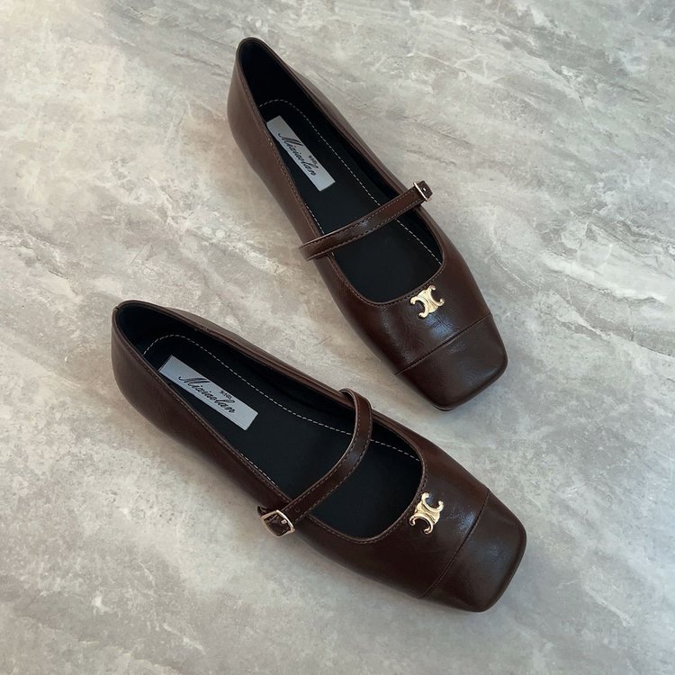 Zapatos Retro Francés Marie Zapatos de cabeza cuadrada con una boca superficial Otoño 2025 nuevos zapatos de cuero suave con suela plana para mujeres