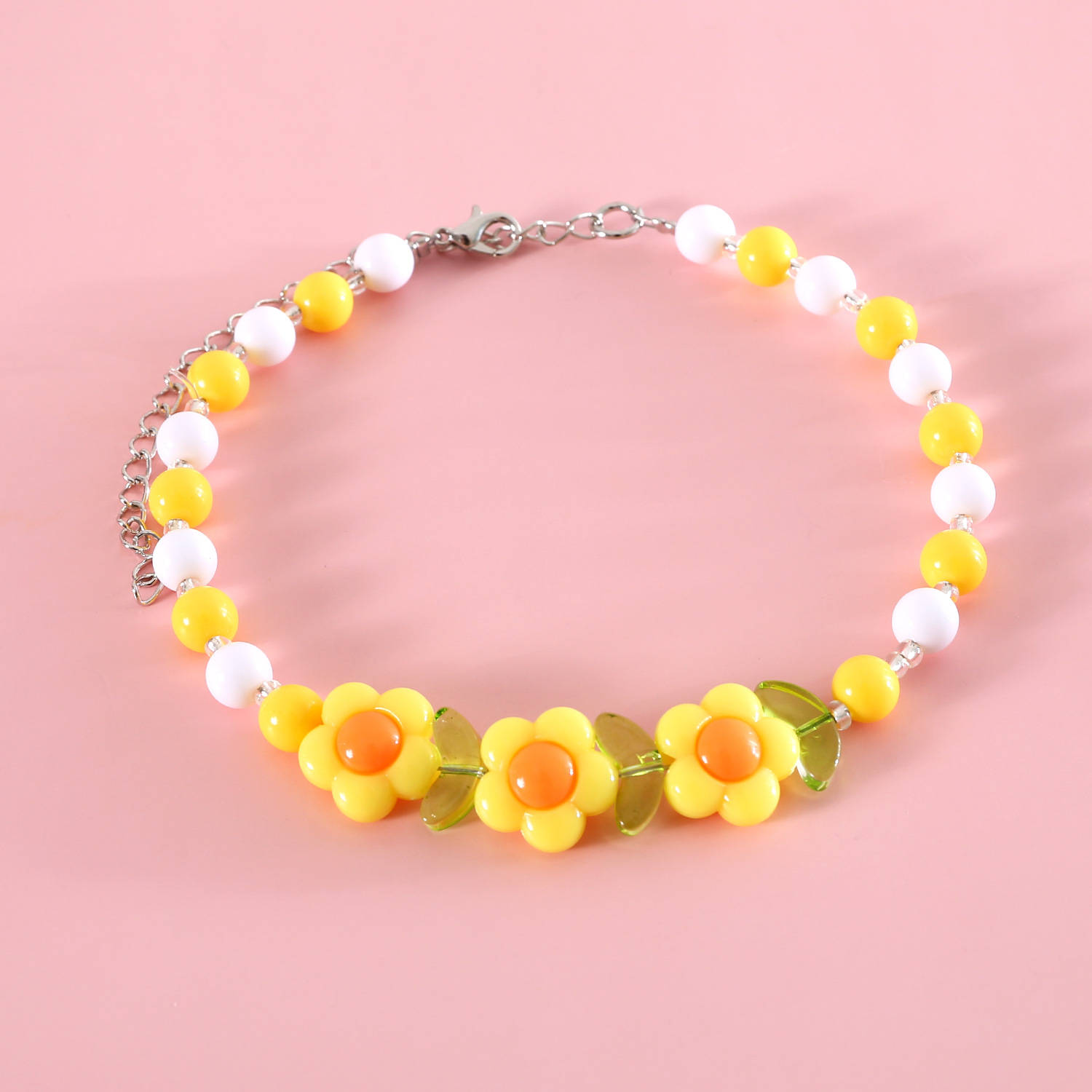 Collar de flores de color