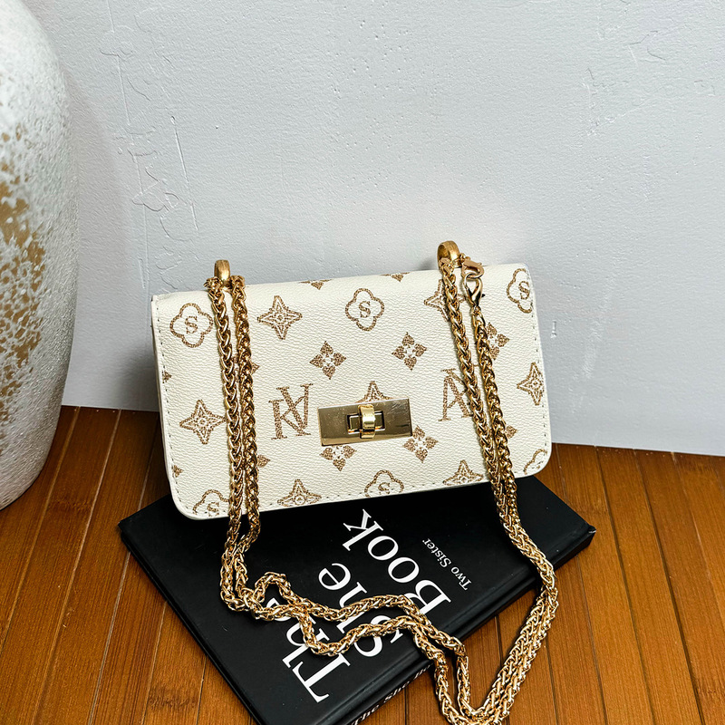 2026 New Niche Letter Monogram Shoulder Bag for Women, Fashionable Chain Crossbody Bag, Versatile Crescent Bag 2026 New Niche Letter Monogram Shoulder Bag for Women, Fashionable Chain Crossbody Bag, Versatile Crescent Bag