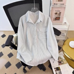 女性用フレンチレイヤードストライプシャツ、春と秋の新しいスタイル、小柄な人向けのゆったりとしたスリムなインナーレイヤリングシャツ、トップスとジャケット
