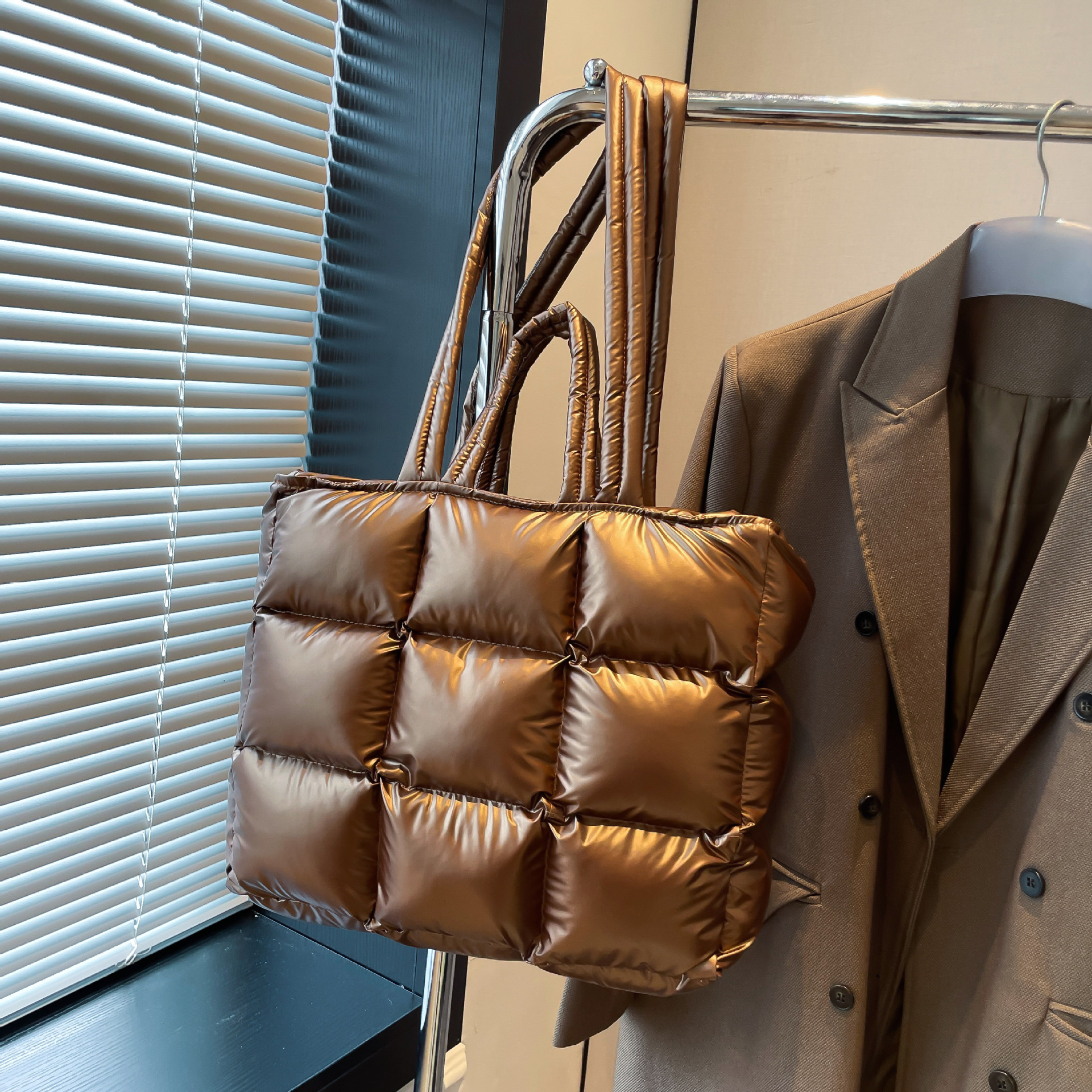 2024 estilo de invierno transfronterizo de nueve palacios chaqueta de algodón espacial suave de algodón de plumón bolso de hombro de mano bolso de mujer de algodón relleno